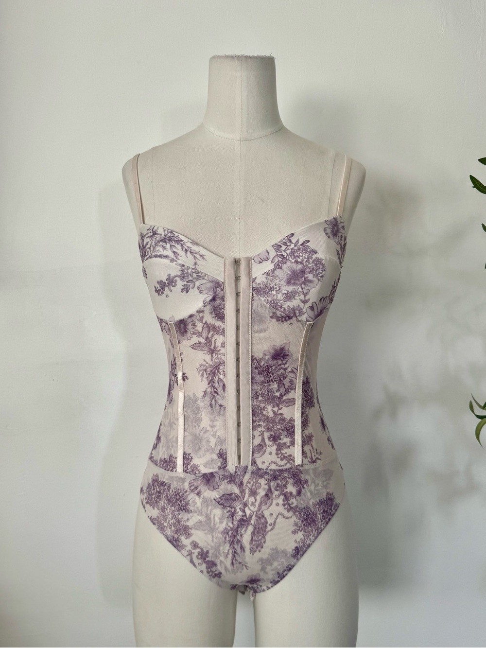 BODY INTIMATELY FP NIGHT RHYTHM
lilac Floral mesh  - Free People  Size XS